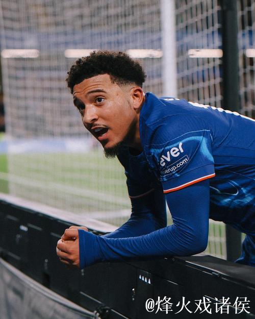 马杜埃凯与桑乔同现音乐节,共待转会消息 马杜埃凯与桑乔同现音乐节,共待转会消息